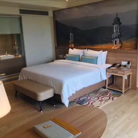 Bellevue Sarovar Premiere Dzsunagadh Kültér fotó