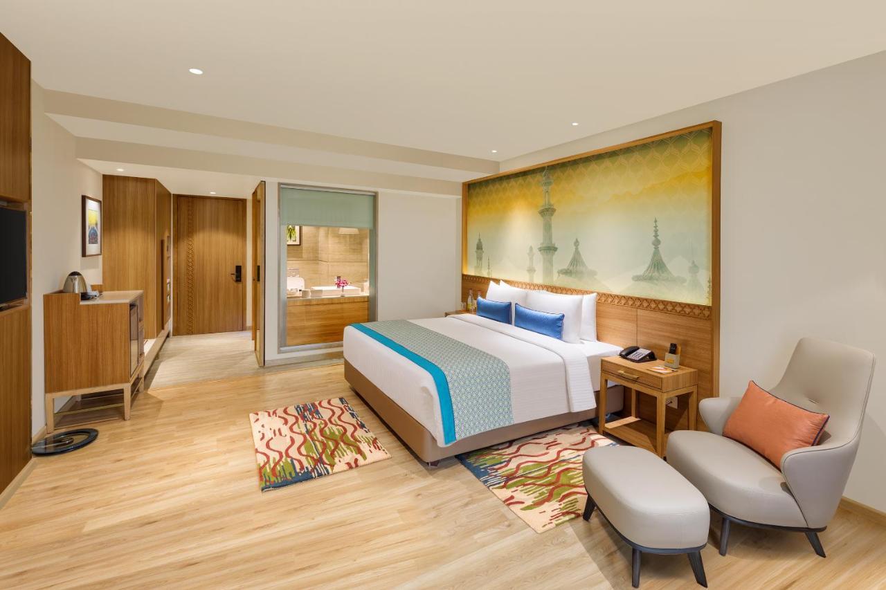 Bellevue Sarovar Premiere Dzsunagadh Kültér fotó