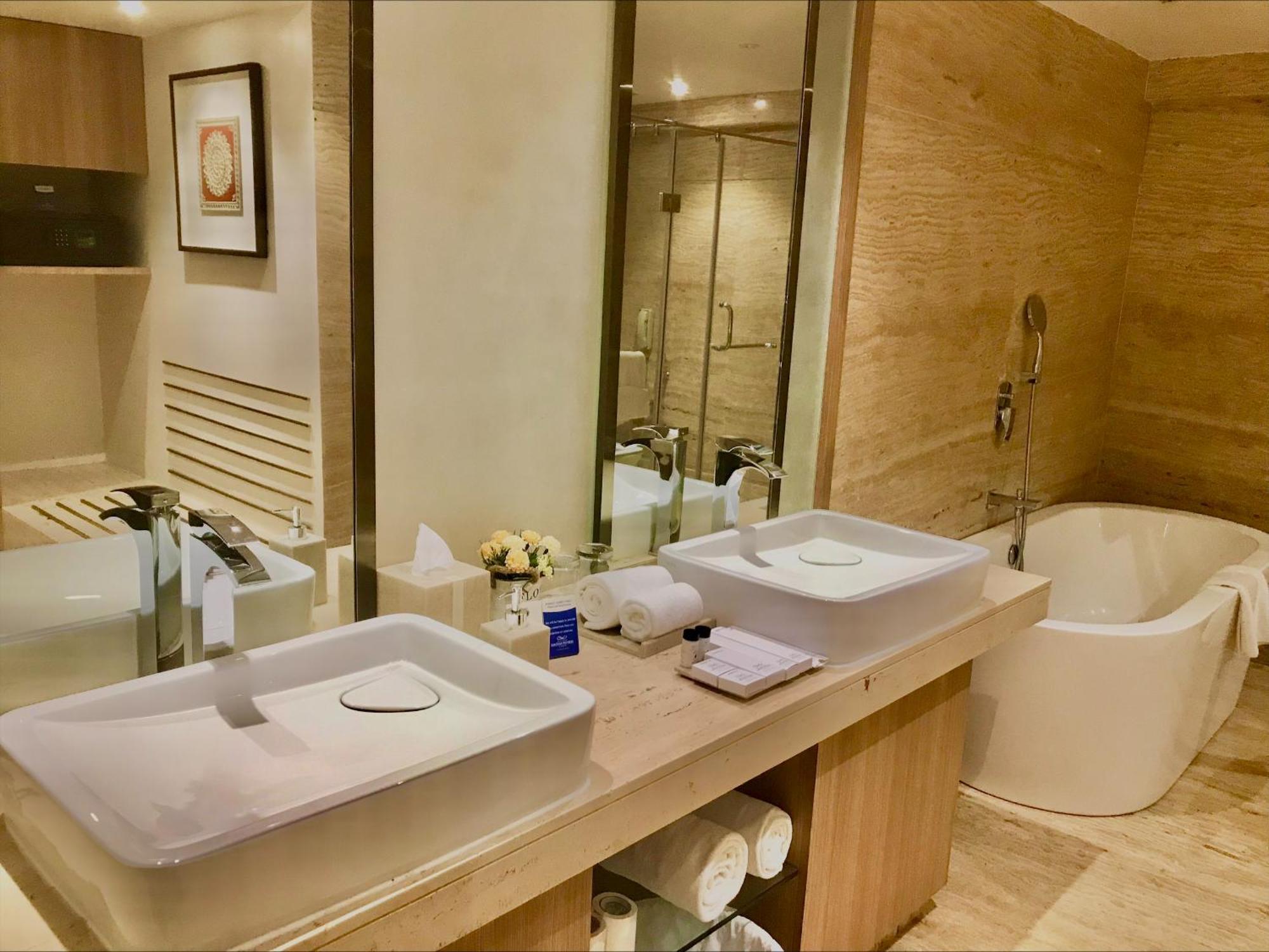 Bellevue Sarovar Premiere Dzsunagadh Kültér fotó